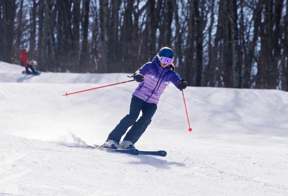 teenage skiier